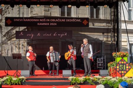 Veselo razpoloženje tudi na drugi festivalski dan Dnevov narodnih noš in oblačilne dediščine v Kamniku (24)